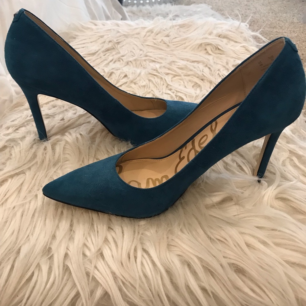 Suede Blue pumps